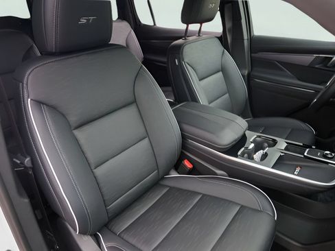 Used 2026 Buick Enclave Sport Touring FWD image 32