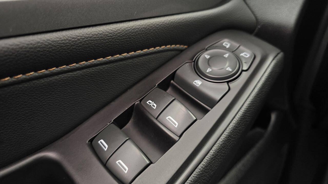 Used 2019 Chevrolet Traverse LT w/ LPO, Blackout Package AWD/4WD image 32