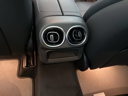 Used 2026 Mercedes-Benz GLC 300 4MATIC image 21