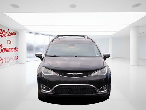 Used 2019 Chrysler Pacifica Limited w/ Tire & Wheel Group image 4