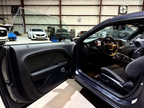 Used 2016 Dodge Challenger SXT w/ Blacktop Package RWD image 12