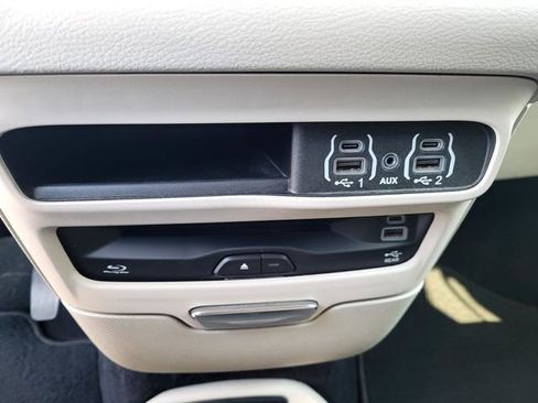 Used 2022 Chrysler Pacifica Touring-L w/ Uconnect Theater Family Group image 19