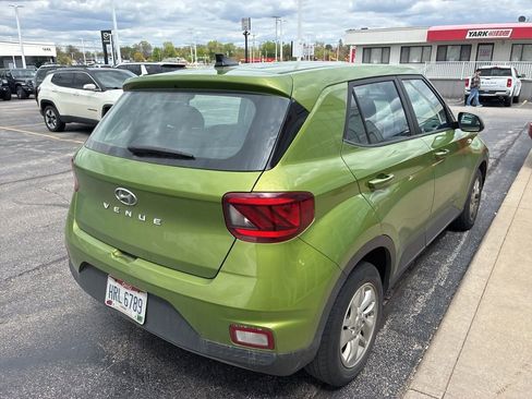 Used 2021 Hyundai Venue SE w/ Cargo Package FWD image 3