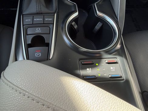 Used 2020 Toyota Camry XLE image 21