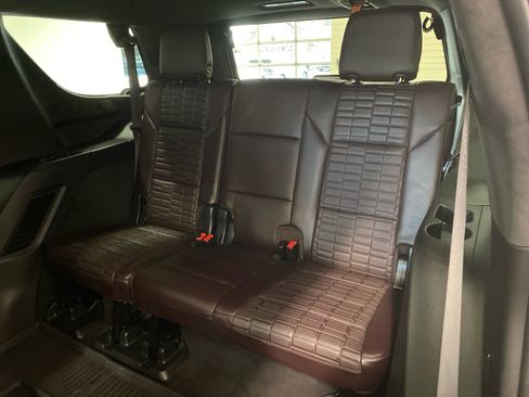 Used 2023 Cadillac Escalade Premium Luxury Platinum image 12