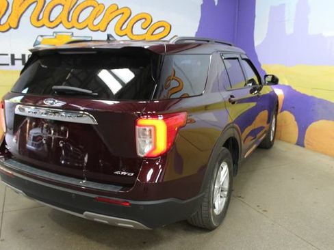 Used 2022 Ford Explorer XLT w/ Equipment Group 202A AWD/4WD image 8