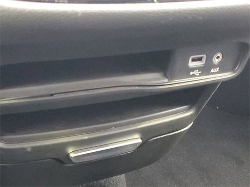 Certified 2020 Chrysler Pacifica Touring-L image 28