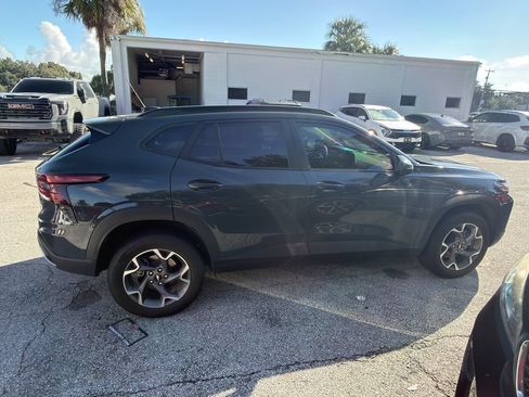 Used 2025 Chevrolet Trax LT FWD image 8