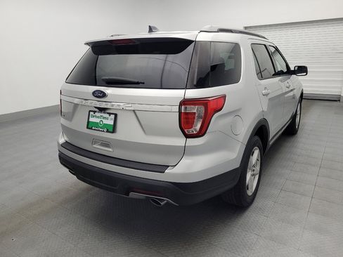 Used 2018 Ford Explorer XLT image 9