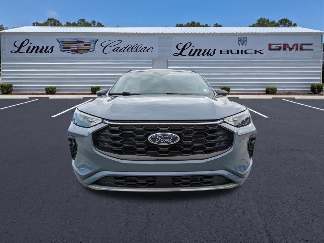 Used 2023 Ford Escape ST-Line w/ Tech Pack #1 FWD image 9