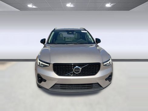 Certified 2023 Volvo XC40 B5 Plus w/ Climate Package image 6