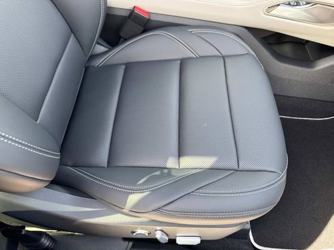 New 2025 Lincoln Nautilus Premier w/ Equipment Group 102A image 18