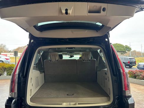 Used 2017 Cadillac Escalade ESV Luxury image 24