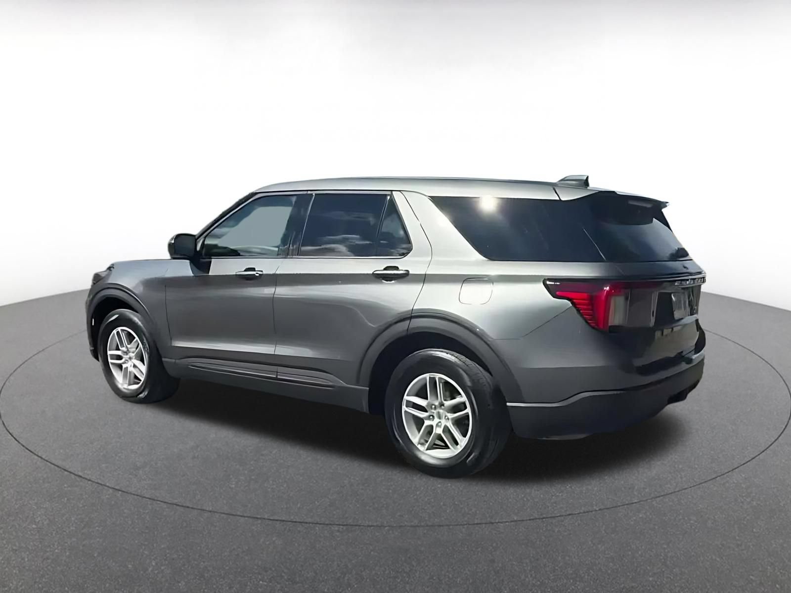 Used 2026 Ford Explorer Active AWD/4WD image 9