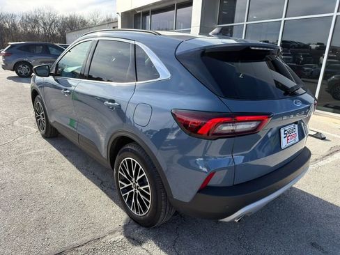 Used 2025 Ford Escape SE image 5