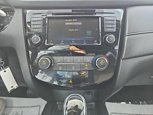 Used 2019 Nissan Rogue S w/ Special Edition Package image 23