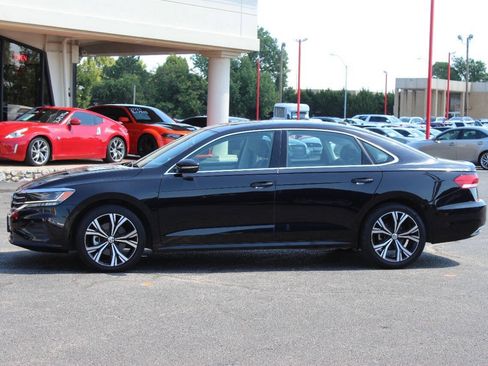 Used 2021 Volkswagen Passat 2.0T SE FWD image 6