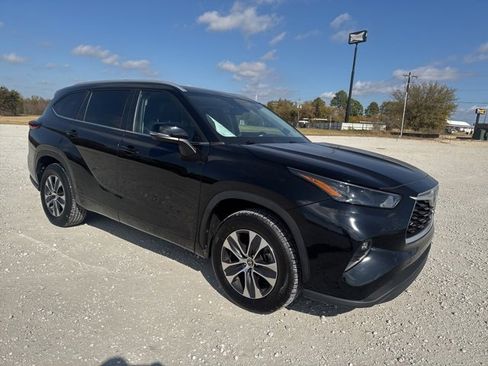 Used 2024 Toyota Highlander XLE image 8