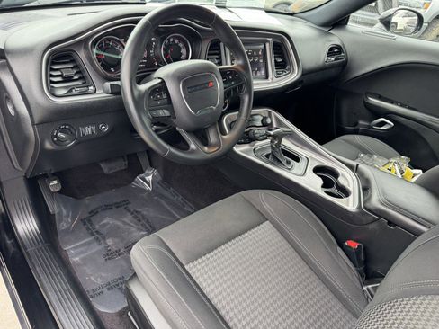 Used 2019 Dodge Challenger SXT RWD image 11