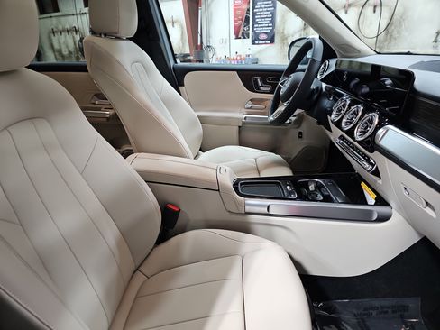 New 2026 Mercedes-Benz GLB 250 image 10