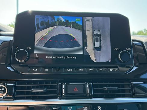 Certified 2024 Nissan Pathfinder SL w/ Black Appearance Package image 17