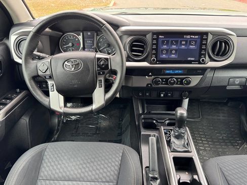Used 2021 Toyota Tacoma SR5 w/ Trail Edition image 14