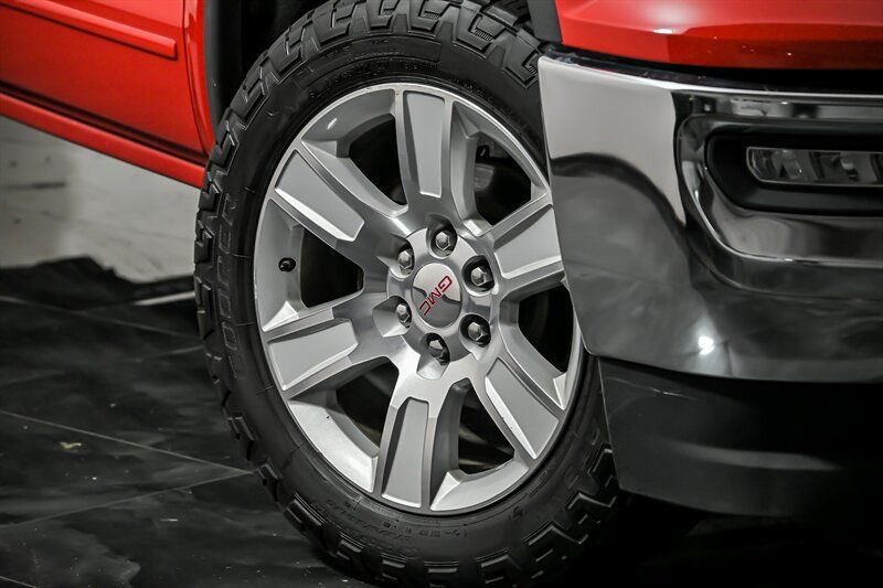 Used 2019 GMC Sierra 1500 SLE w/ SLE Value Package AWD/4WD image 3
