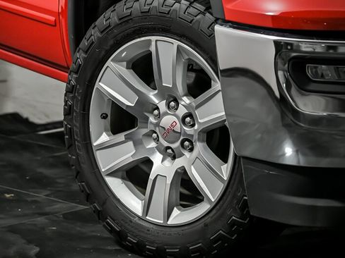 Used 2019 GMC Sierra 1500 SLE w/ SLE Value Package AWD/4WD image 3