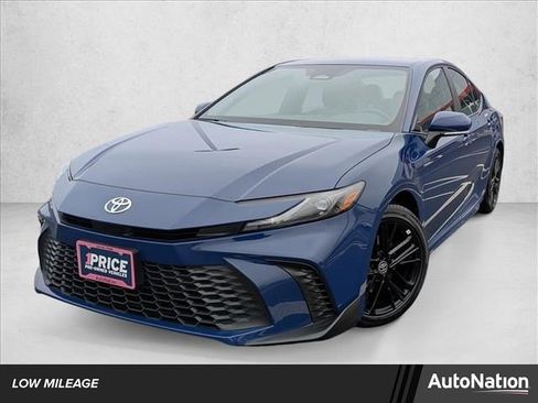 Used 2026 Toyota Camry SE image 1