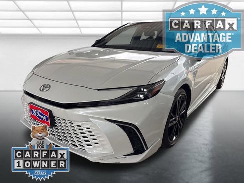 Used 2025 Toyota Camry XSE FWD image 4
