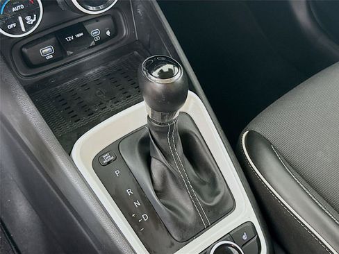 Used 2023 Hyundai Venue Limited w/ Cargo Package FWD image 18