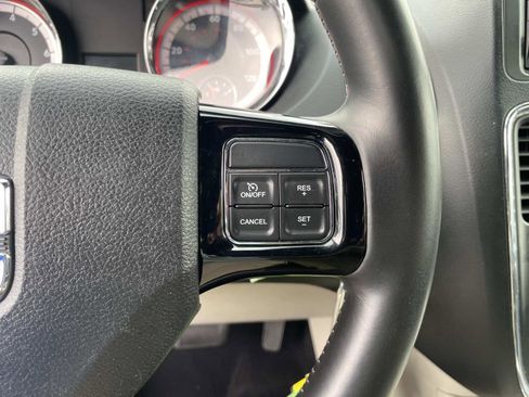 Used 2019 Dodge Grand Caravan SXT image 19