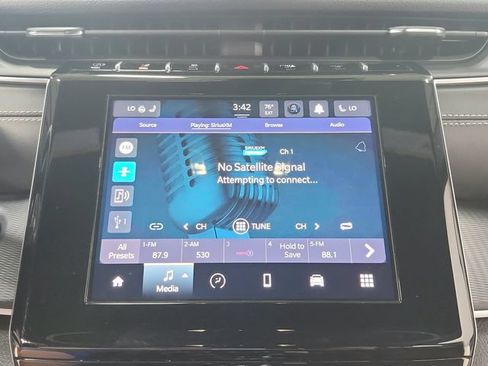 Used 2023 Jeep Grand Cherokee L Laredo RWD image 30