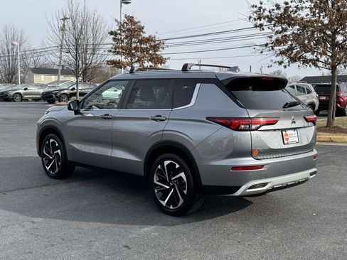 Used 2023 Mitsubishi Outlander SE image 4