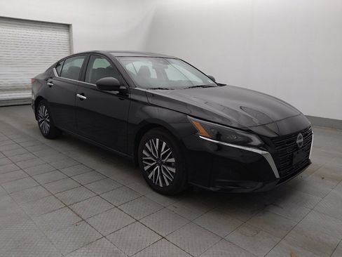 Used 2024 Nissan Altima 2.5 SV image 11