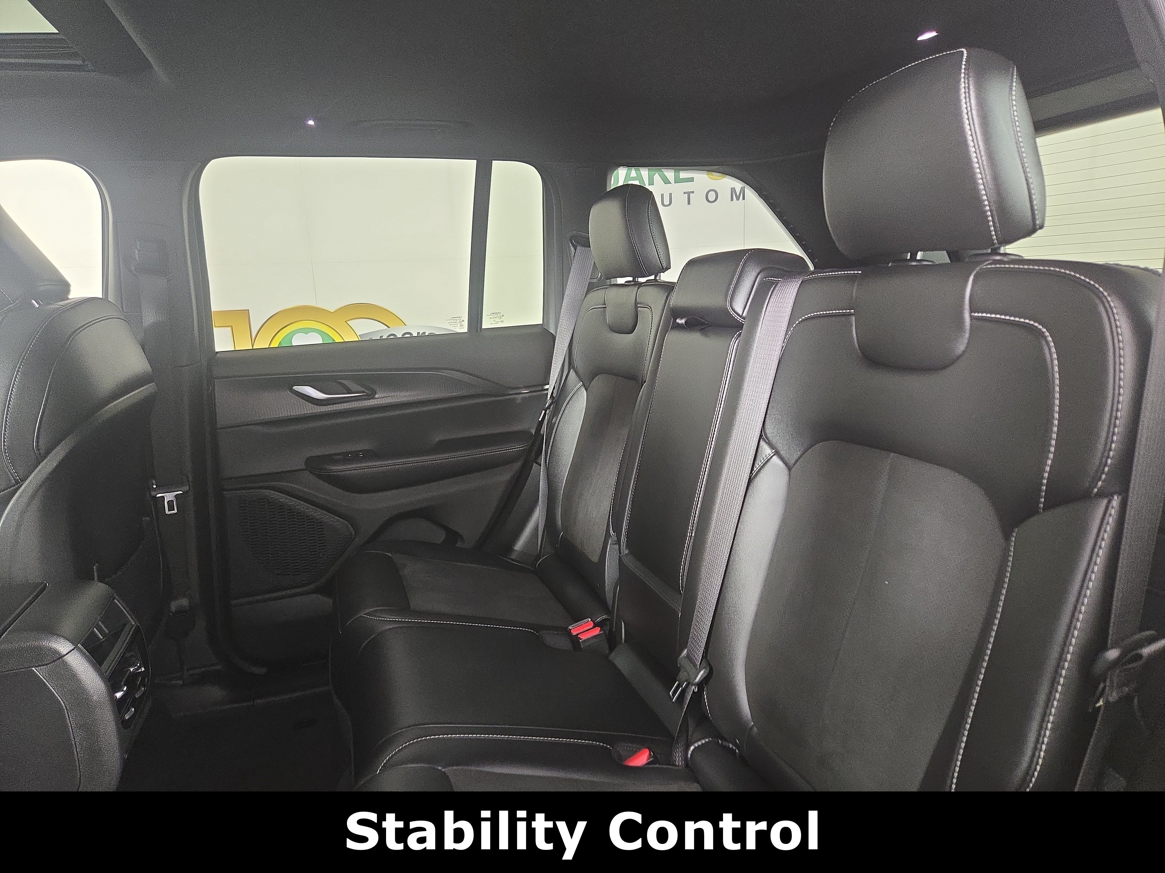 Used 2023 Jeep Grand Cherokee Altitude AWD/4WD image 12