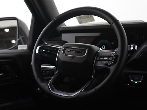 Used 2025 GMC Yukon XL Denali AWD/4WD image 15