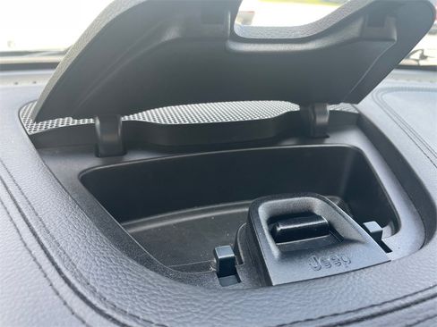 Used 2021 Jeep Cherokee Latitude Plus image 22