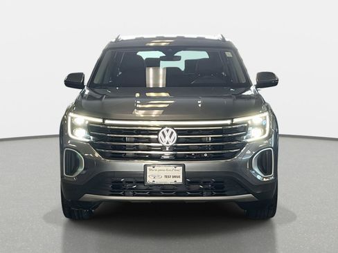 Certified 2025 Volkswagen Atlas SE image 2