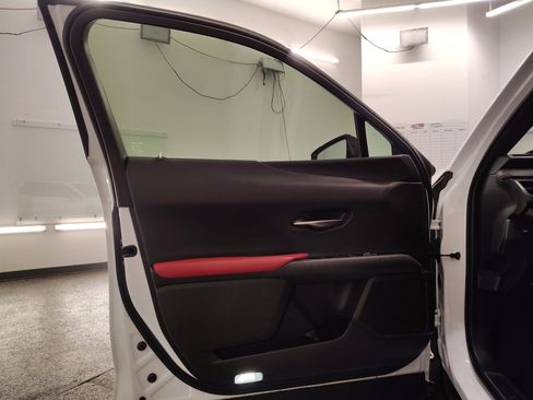 Used 2019 Lexus UX 200 image 19