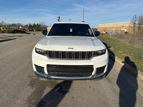 Used 2023 Jeep Grand Cherokee L Laredo image 2