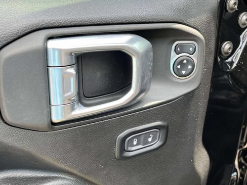 Used 2021 Jeep Gladiator Mojave AWD/4WD image 17
