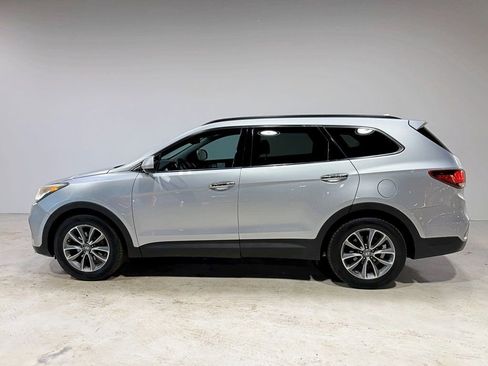 Used 2017 Hyundai Santa Fe SE image 4