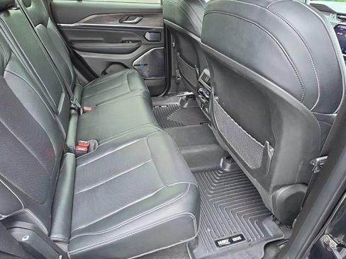 Used 2022 Jeep Grand Cherokee Overland AWD/4WD image 21