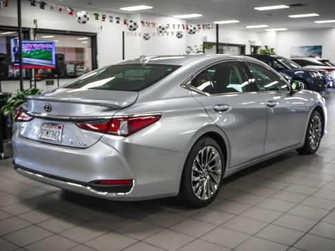 Certified 2025 Lexus ES 300h w/ Luxury Package FWD image 6