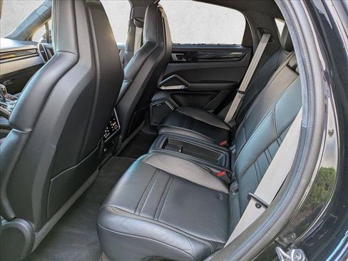 Used 2022 Porsche Cayenne Turbo AWD/4WD image 17
