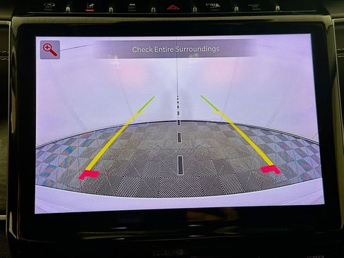 Used 2023 Jeep Grand Cherokee Limited w/ Black Appearance Package image 23