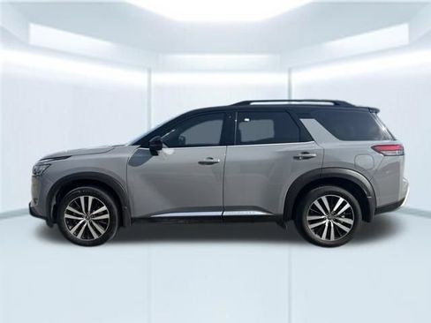 Used 2025 Nissan Pathfinder Platinum w/ Cargo Package AWD/4WD image 10