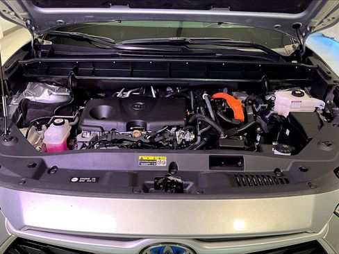 Used 2022 Toyota Highlander XLE AWD/4WD image 30