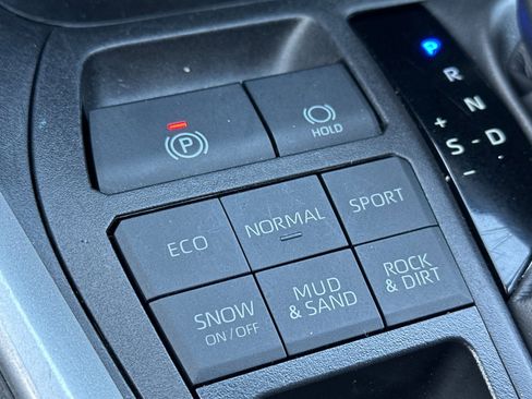 Used 2024 Toyota RAV4 LE image 32